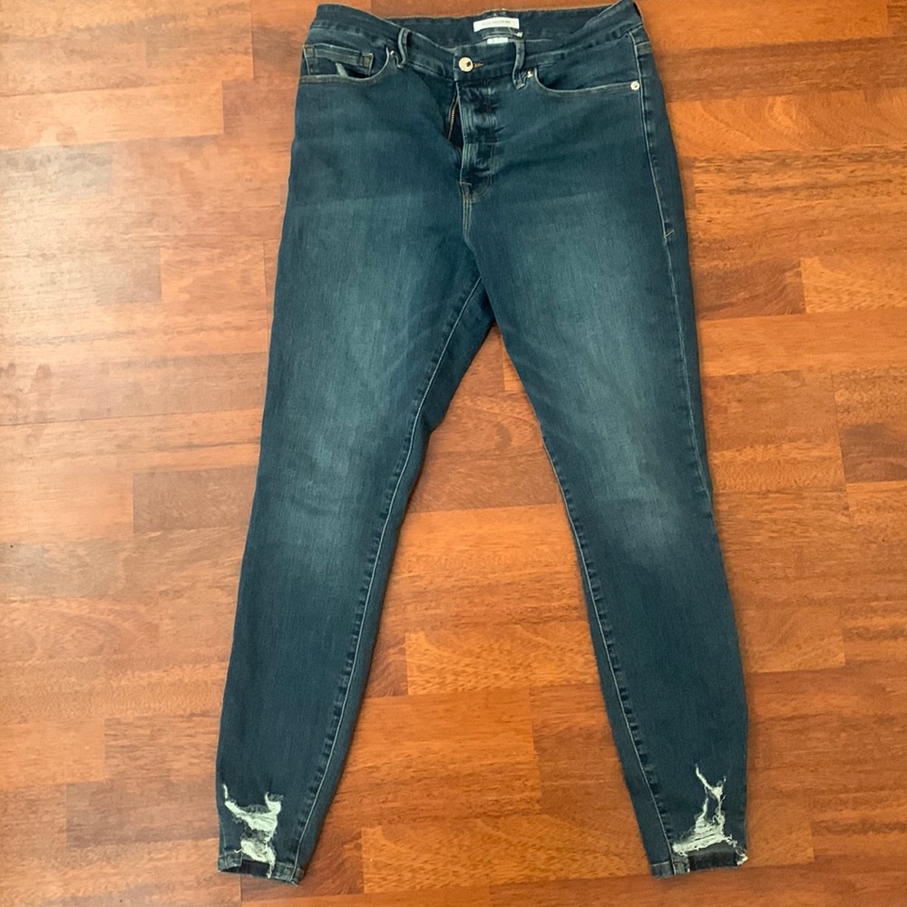 Size 10 Good American Good Waist. Frayed and distressed. Ankle length.